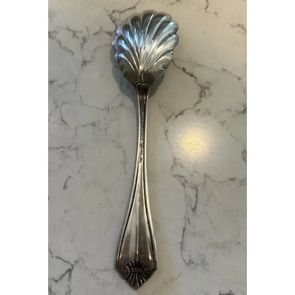 Vtg Oneida‎ Rogers 1811 King James Silver plate Shell Sugar Spoon